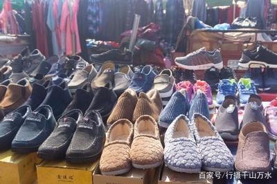 濟南仲宮大集 服裝鞋帽生意興隆，價格實惠種類全